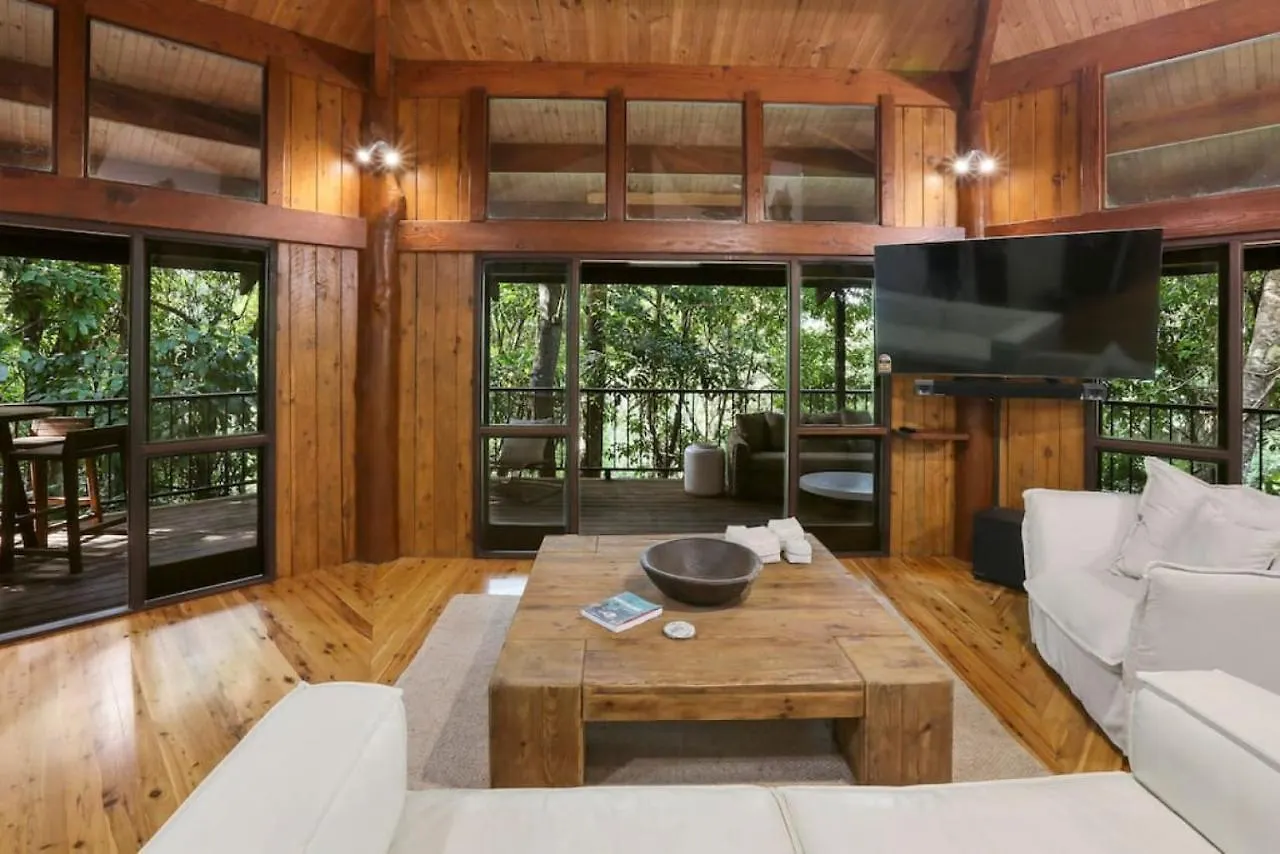 Neverland - The Stoney Creek Treehouse Stony Creek